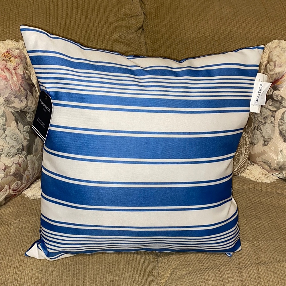 🌊 NWT Nautica Decorative Indoor/Outdoor Pillow